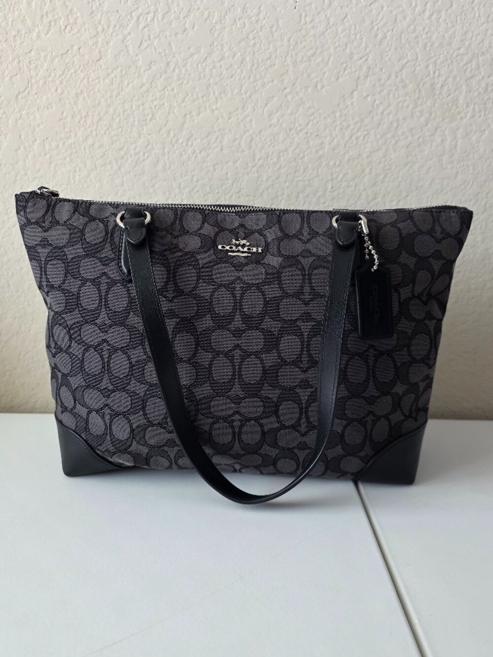 Coach Zip Tote Bag Classic Signature Jacquard Black/Smoke Gray F29958 EUC